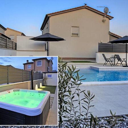 Casa Tara Three-Bedroom Holiday Home Pula Luaran gambar