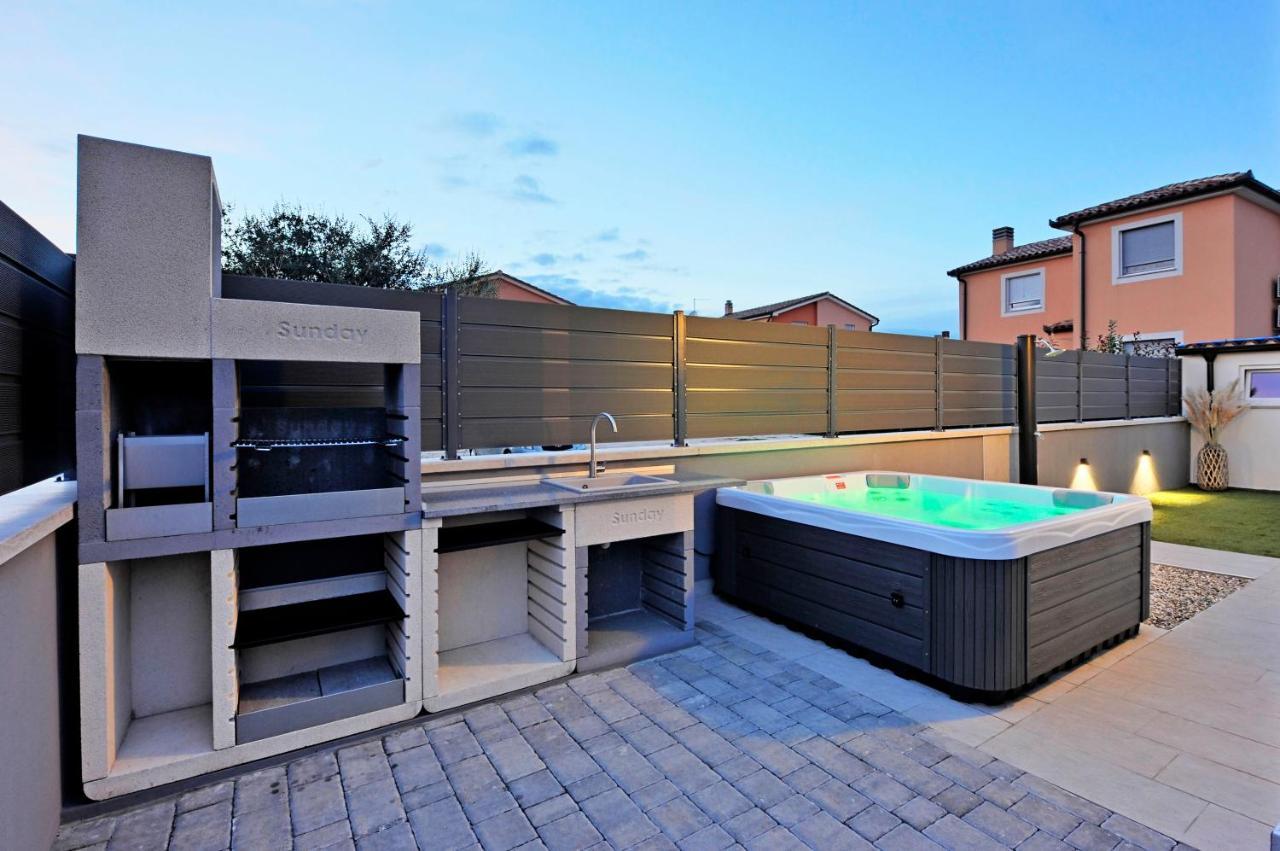 Casa Tara Three-Bedroom Holiday Home Pula Luaran gambar
