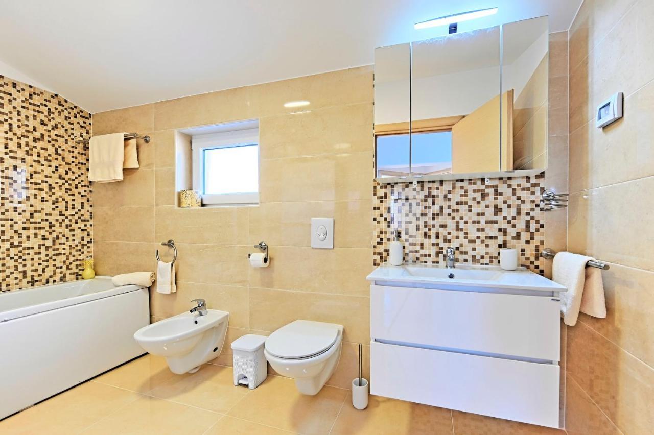 Casa Tara Three-Bedroom Holiday Home Pula Luaran gambar