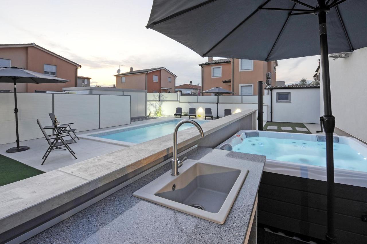 Casa Tara Three-Bedroom Holiday Home Pula Luaran gambar